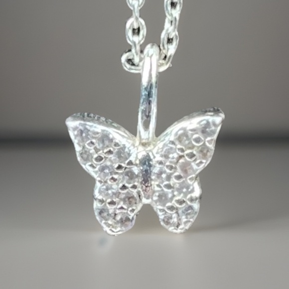 Jewelry - Beautiful delicate, silvertone solid / bling, butterfly pendant necklace